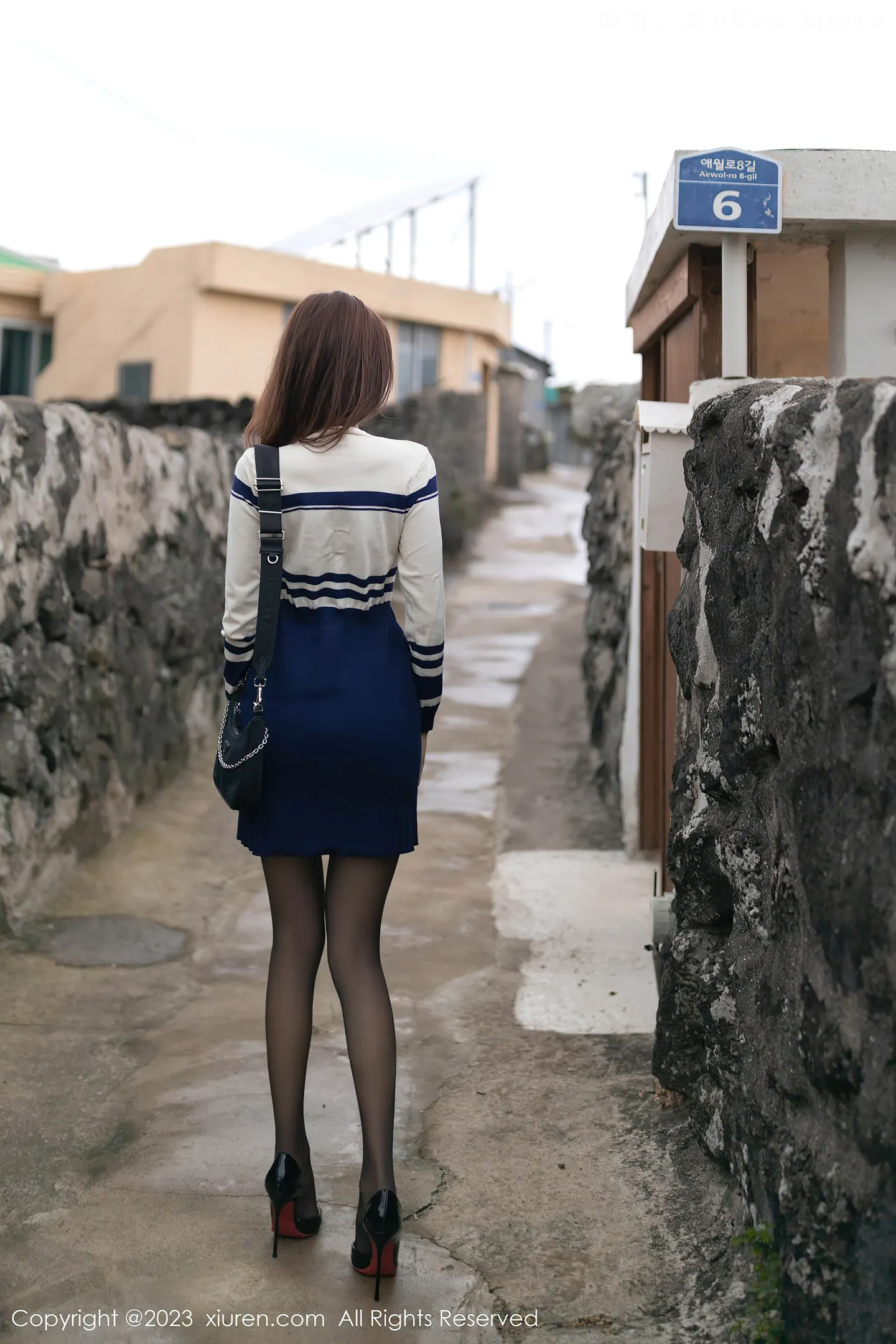 图片[4]-[XiuRen秀人网]VOL.7606 模特陆萱萱蓝白拼色连衣短裙露玫红色内衣配超薄黑丝性感写真79P-秀人网官方网站